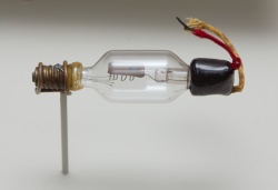 Une audion de 1906 - premier amplificateur électronique