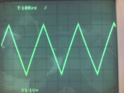 photo signal triangulaire sur l'oscilloscope